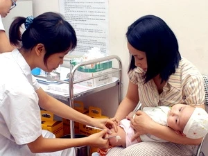 儿童接种疫苗 